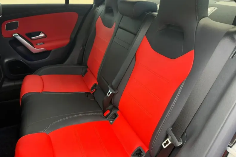 Mercedes-Benz CLA 200 din 2024 cu 9.201 km - oferta MER140532 - foto 10