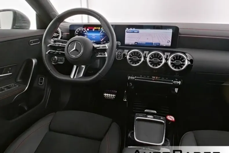 Mercedes-Benz CLA 180 din 2024 cu 17.280 km - oferta MER140552 - foto 6