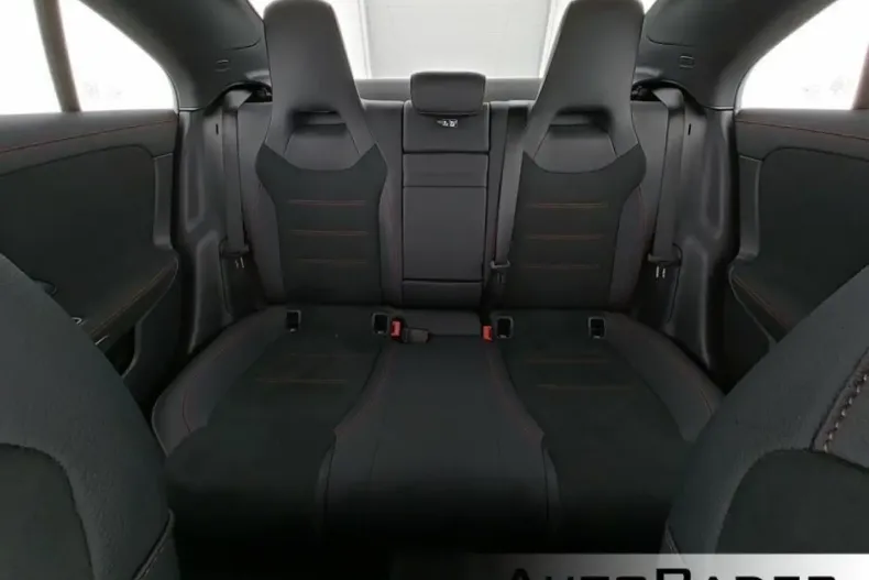 Mercedes-Benz CLA 180 din 2024 cu 17.280 km - oferta MER140552 - foto 8