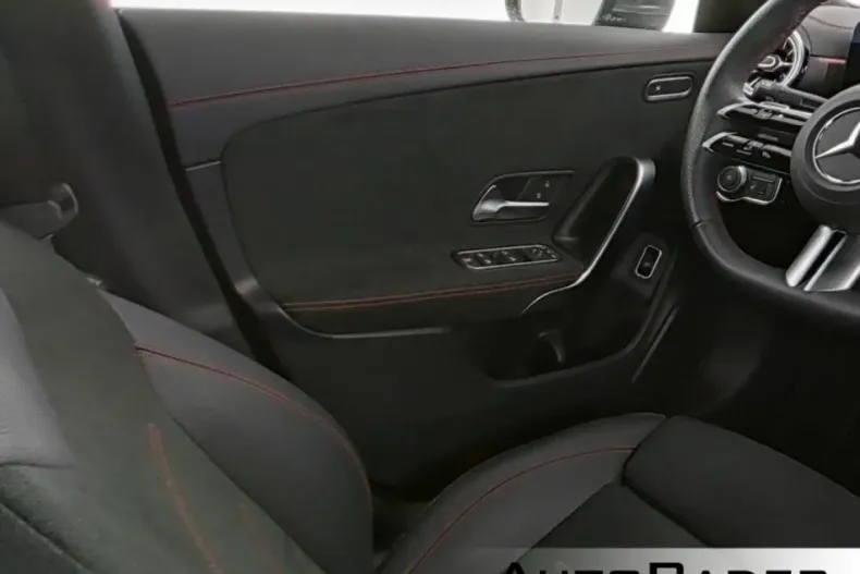 Mercedes-Benz CLA 180 din 2024 cu 17.280 km - oferta MER140552 - foto 9