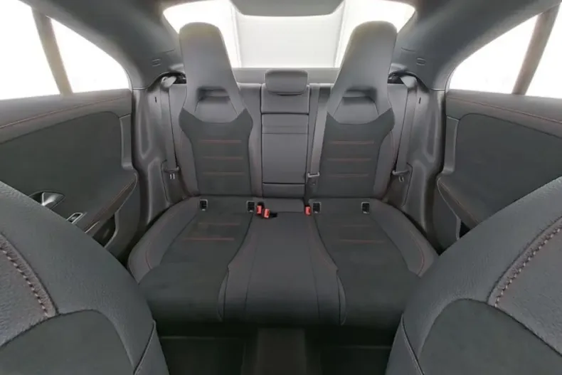 Mercedes-Benz CLA 180 din 2024 cu 25.480 km - oferta MER140555 - foto 7