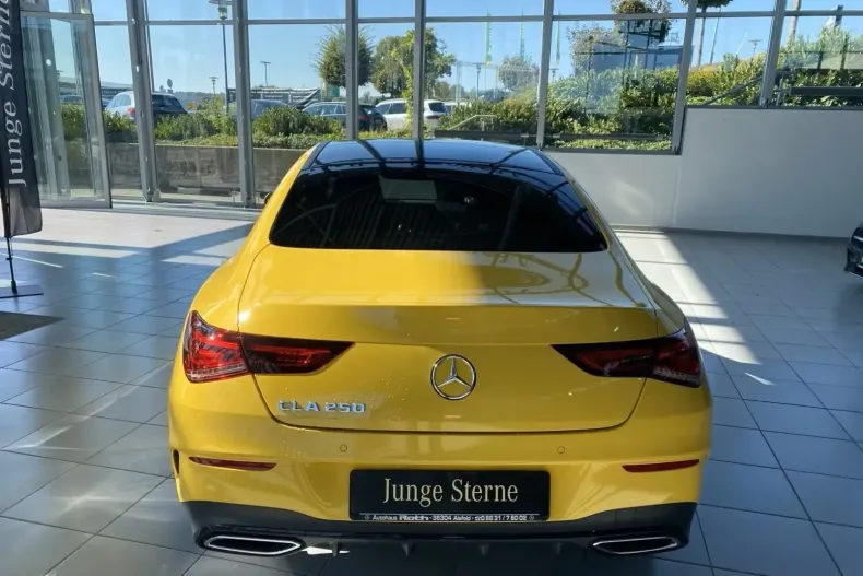 Mercedes-Benz CLA 250 din 2023 cu 16.500 km - oferta MER140557 - foto 4