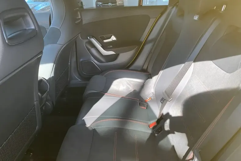 Mercedes-Benz CLA 250 din 2023 cu 16.500 km - oferta MER140557 - foto 9