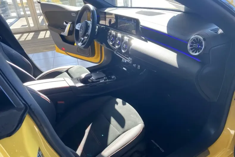 Mercedes-Benz CLA 250 din 2023 cu 16.500 km - oferta MER140557 - foto 16