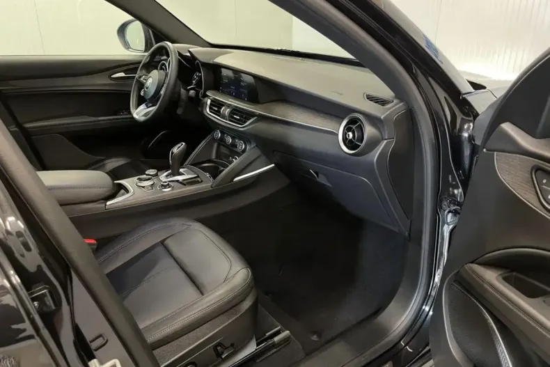 Alfa Romeo Stelvio din 2023 cu 32.337 km - oferta ALF140564 - foto 8