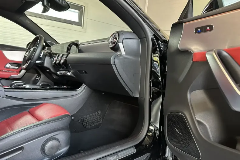 Mercedes-Benz CLA 220 din 2020 cu 60.455 km - oferta MER140566 - foto 11