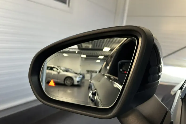 Mercedes-Benz CLA 220 din 2020 cu 60.455 km - oferta MER140566 - foto 23