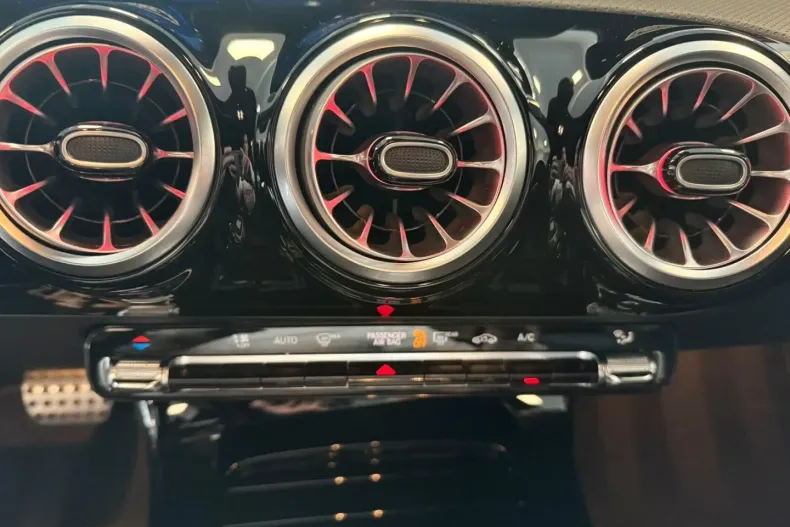 Mercedes-Benz CLA 180 din 2024 cu 18.530 km - oferta MER140568 - foto 18