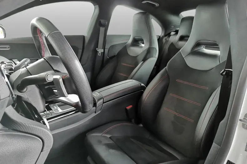 Mercedes-Benz CLA 180 din 2024 cu 28.366 km - oferta MER140578 - foto 9