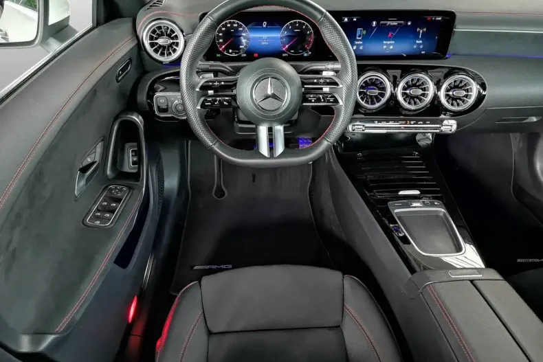 Mercedes-Benz CLA 180 din 2024 cu 28.366 km - oferta MER140578 - foto 10