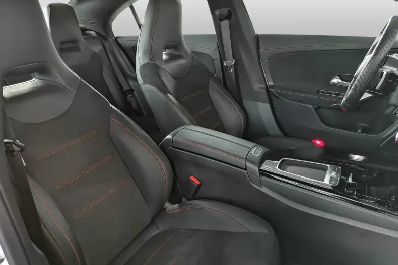 Mercedes-Benz CLA 180 din 2024 cu 28.366 km - oferta MER140578 - foto 12