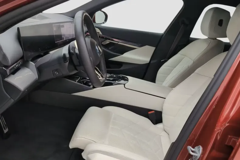 BMW 550 din 2025 cu 27.440 km - oferta BMW140581 - foto 5