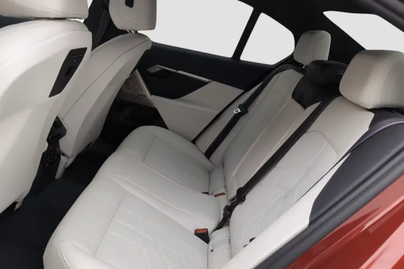 BMW 550 din 2025 cu 27.440 km - oferta BMW140581 - foto 10