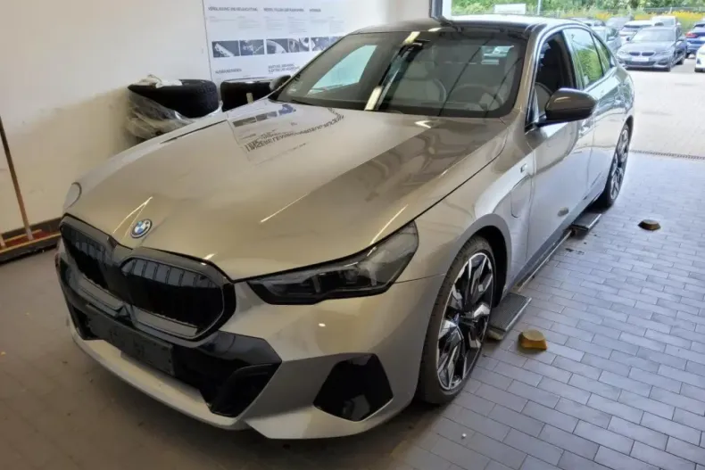 BMW 550 din 2024 cu 29.531 km - oferta BMW140585 - foto 1