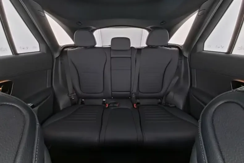 Mercedes-Benz GLC 200 din 2023 cu 37.260 km - oferta MER140595 - foto 4