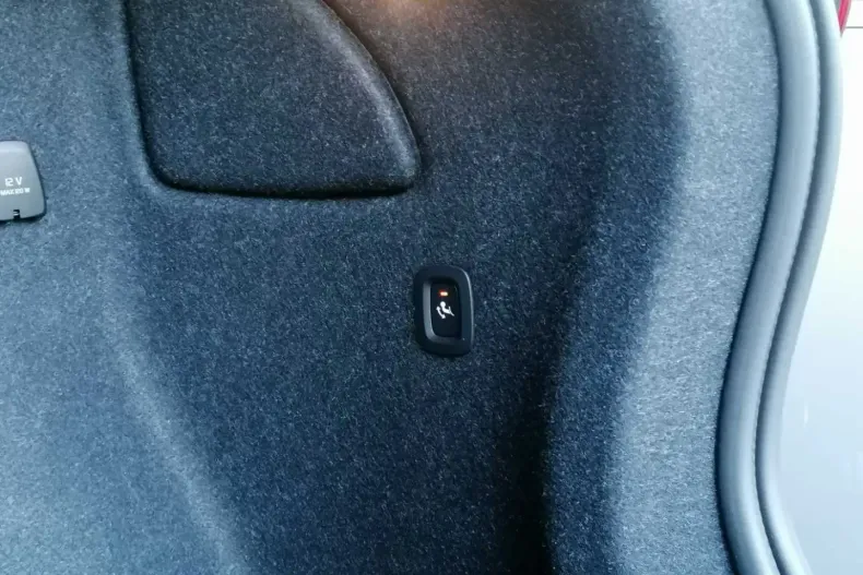 Volvo XC40 din 2024 cu 6.977 km - oferta VOL140599 - foto 11