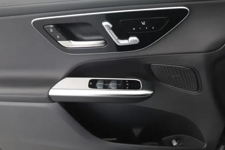 Mercedes-Benz GLC 200 din 2023 cu 35.000 km - oferta MER140604 - foto 4