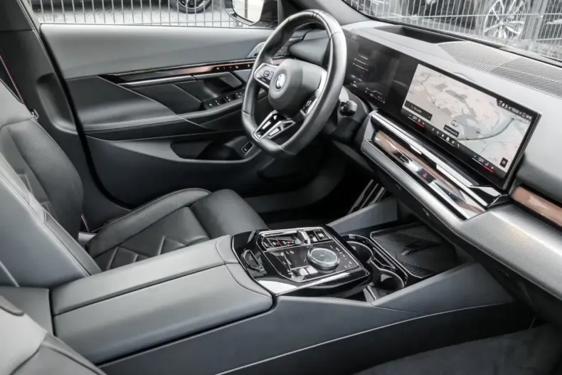 BMW 550 din 2024 cu 36.365 km - oferta BMW140618 - foto 13