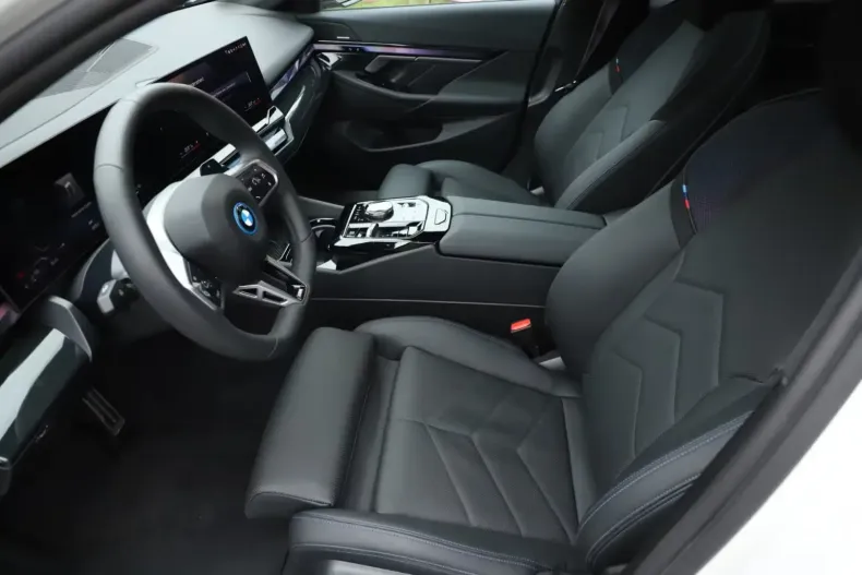 BMW 550 din 2025 cu 6.500 km - oferta BMW140621 - foto 6