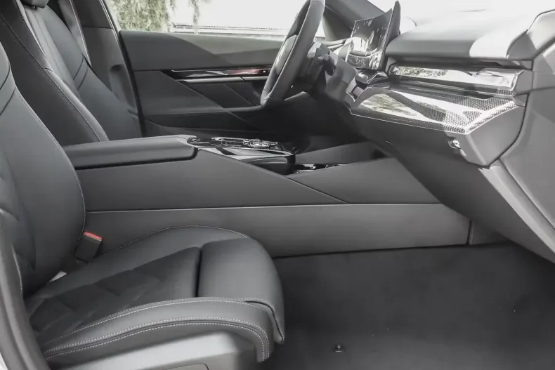 BMW 520 din 2025 cu 5 km - oferta BMW140646 - foto 4