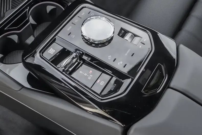 BMW 520 din 2025 cu 5 km - oferta BMW140646 - foto 8