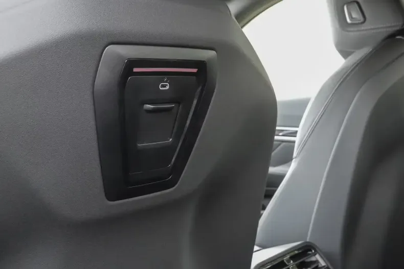 BMW 520 din 2025 cu 5 km - oferta BMW140646 - foto 9