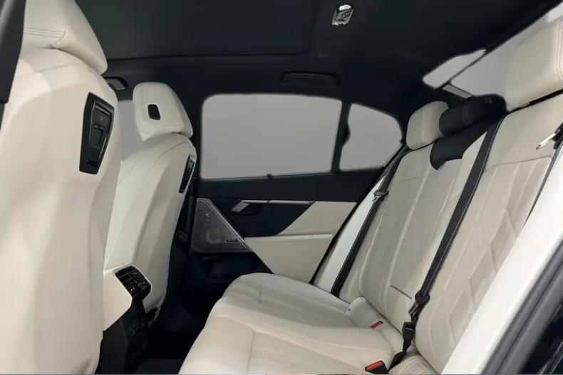 BMW 550 din 2024 cu 39.829 km - oferta BMW140655 - foto 4