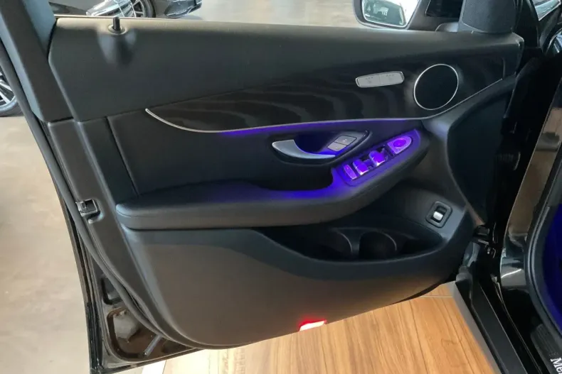 Mercedes-Benz GLC 400 din 2021 cu 73.350 km - oferta MER140657 - foto 11