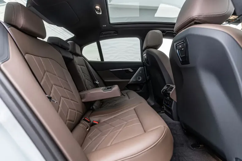 BMW 520 din 2025 cu 6.000 km - oferta BMW140661 - foto 10