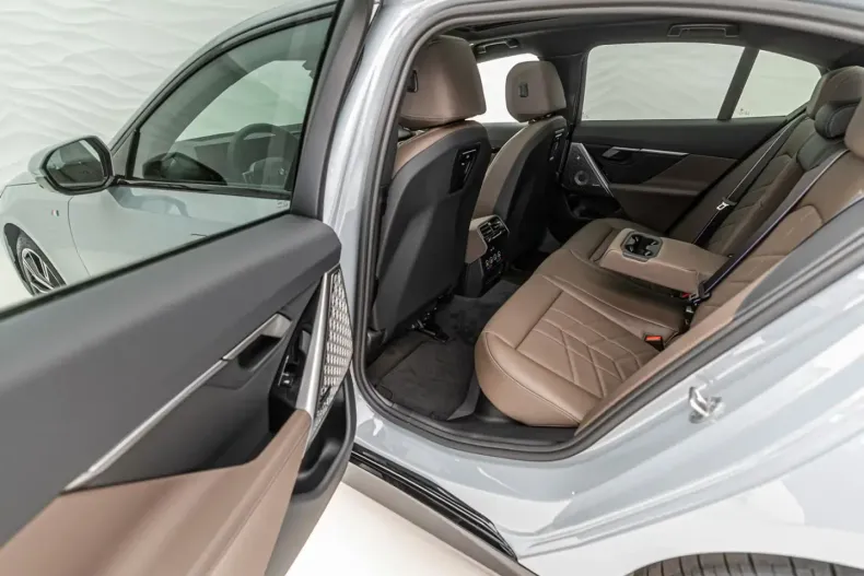 BMW 520 din 2025 cu 6.000 km - oferta BMW140661 - foto 11