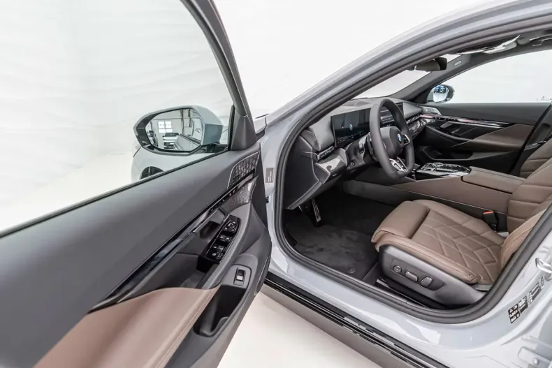 BMW 520 din 2025 cu 6.000 km - oferta BMW140661 - foto 12