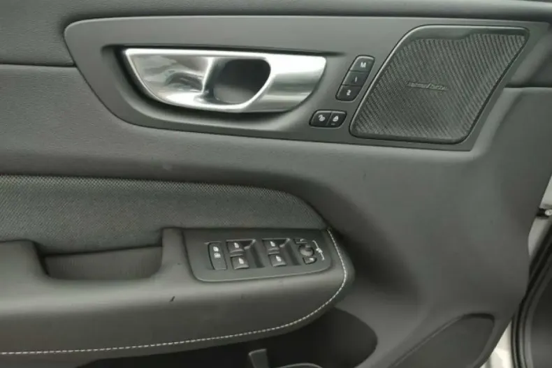 Volvo XC60 din 2023 cu 16.005 km - oferta VOL140672 - foto 7