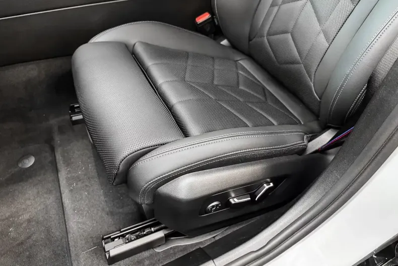 BMW 520 din 2025 cu 5 km - oferta BMW140684 - foto 13