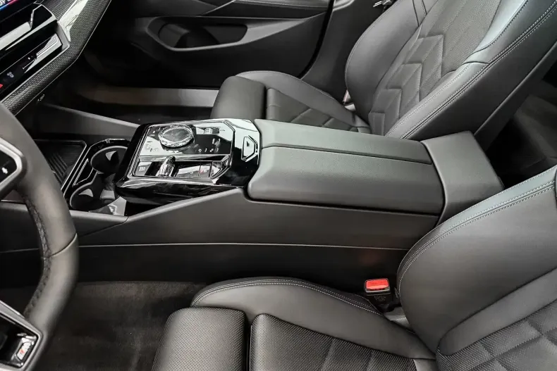 BMW 520 din 2025 cu 5 km - oferta BMW140684 - foto 14