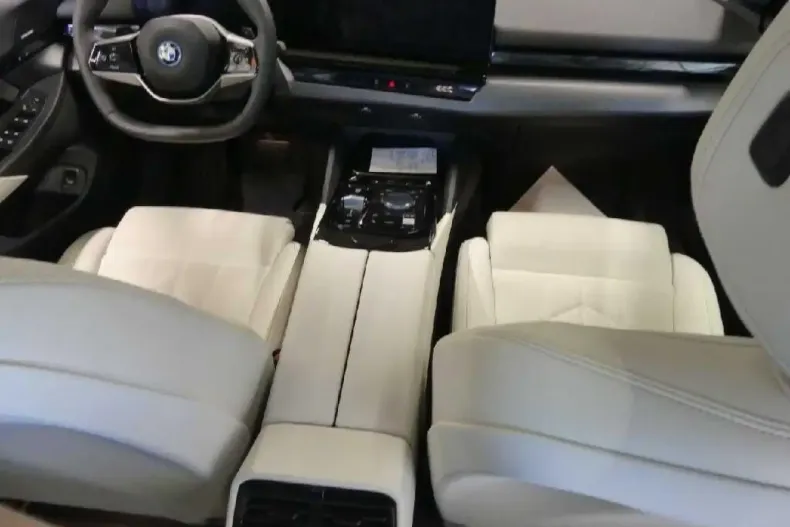 BMW 550 din 2024 cu 39.765 km - oferta BMW140721 - foto 4