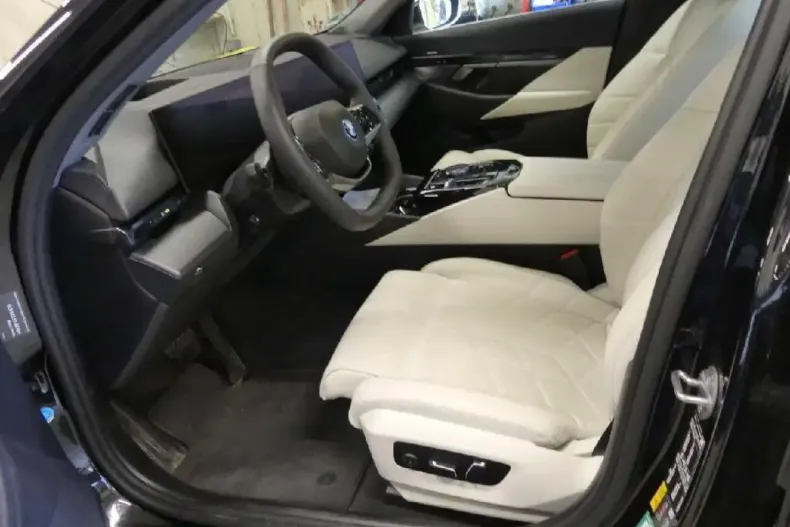 BMW 550 din 2024 cu 39.765 km - oferta BMW140721 - foto 14