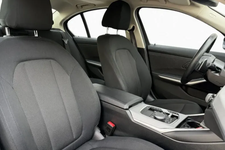 BMW 320 din 2022 cu 86.131 km - oferta BMW140809 - foto 4