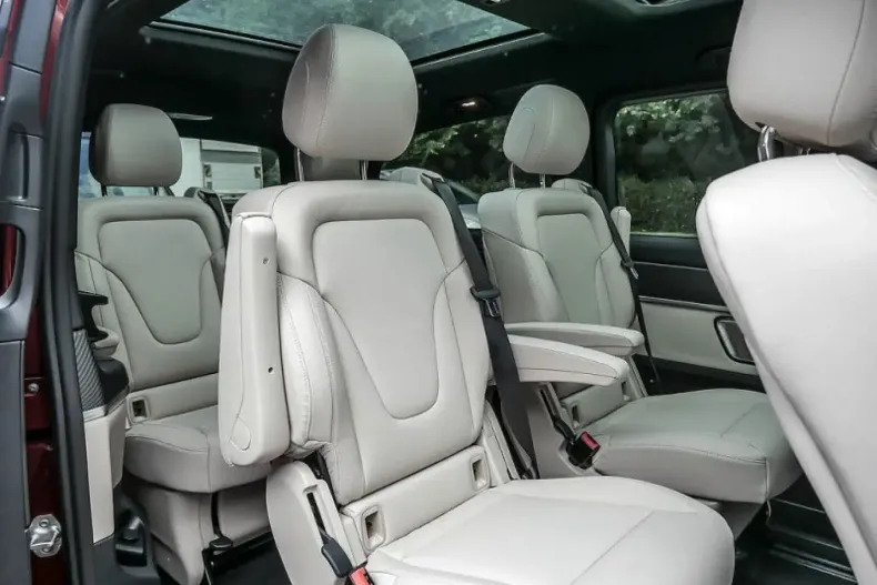 Mercedes-Benz V 300 din 2024 cu 5.404 km - oferta MER140821 - foto 6