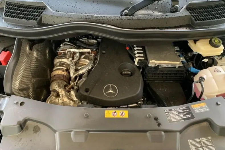 Mercedes-Benz V 300 din 2024 cu 8.300 km - oferta MER140823 - foto 4