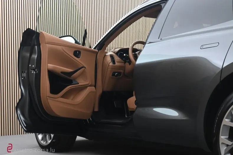 Aston Martin DBX din 2022 cu 1.319 km - oferta AST140904 - foto 38