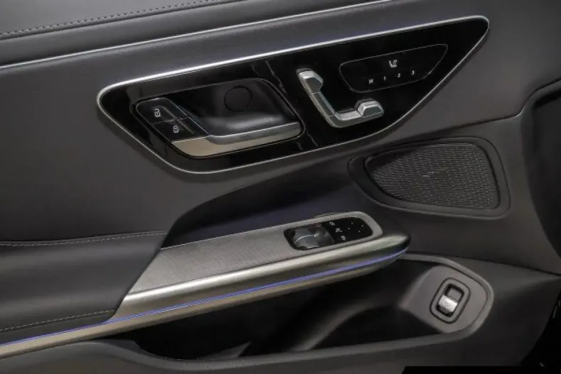 Mercedes-Benz CLE 200 din 2024 cu 11.196 km - oferta MER140912 - foto 13