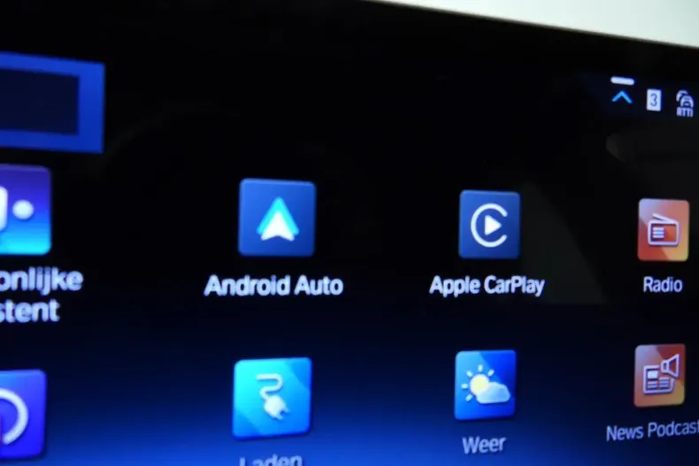 BMW 330 din 2024 cu 15.000 km - oferta BMW140938 - foto 30