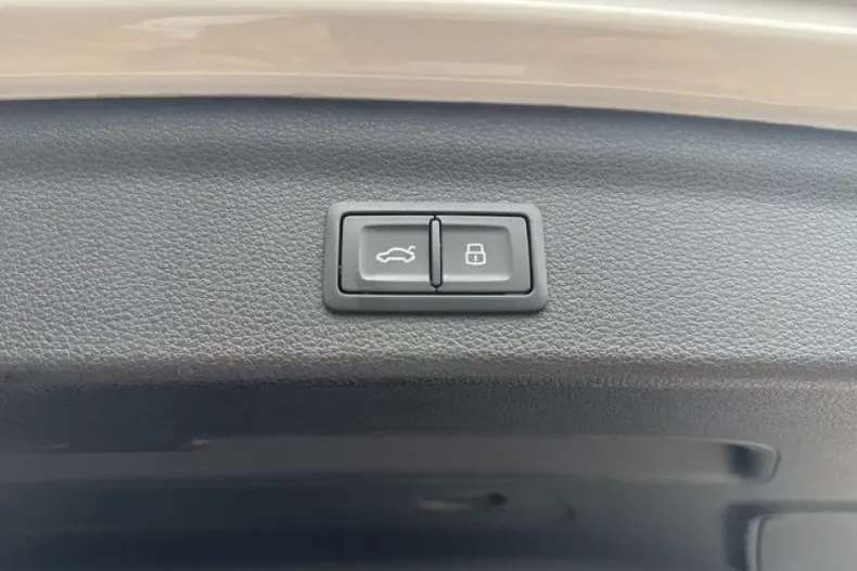 Audi Q3 din 2024 cu 14.100 km - oferta AUD141032 - foto 12