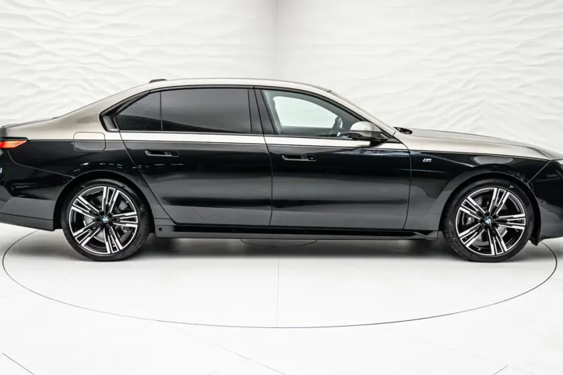 BMW 740 din 2025 cu 6.000 km - oferta BMW141081 - foto 6