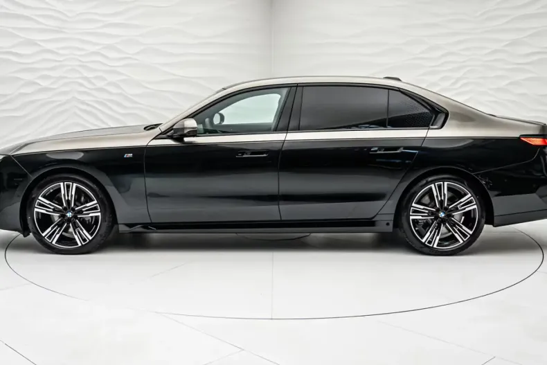 BMW 740 din 2025 cu 6.000 km - oferta BMW141081 - foto 8