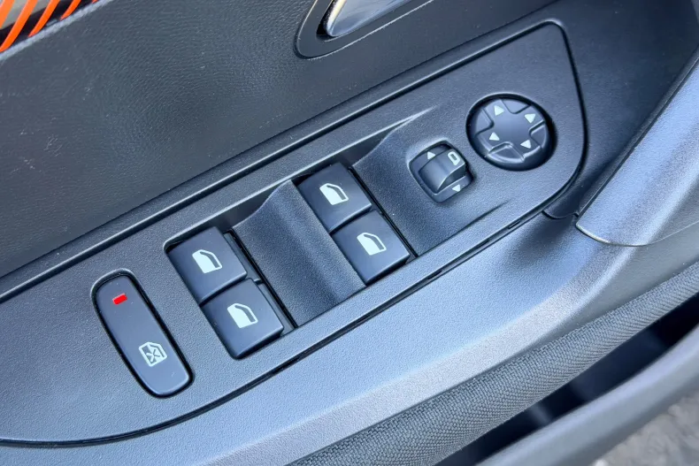 Peugeot 2008 din 2021 cu 89.500 km - oferta PEU141389 - foto 11