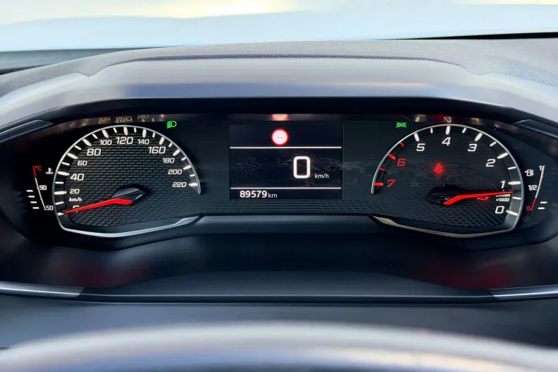 Peugeot 2008 din 2021 cu 89.500 km - oferta PEU141389 - foto 26