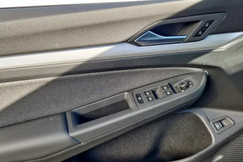 Volkswagen Golf din 2025 cu 5.000 km - oferta VOL141440 - foto 15