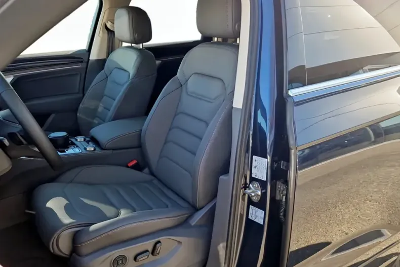 Volkswagen Touareg din 2025 cu 5.000 km - oferta VOL141443 - foto 12