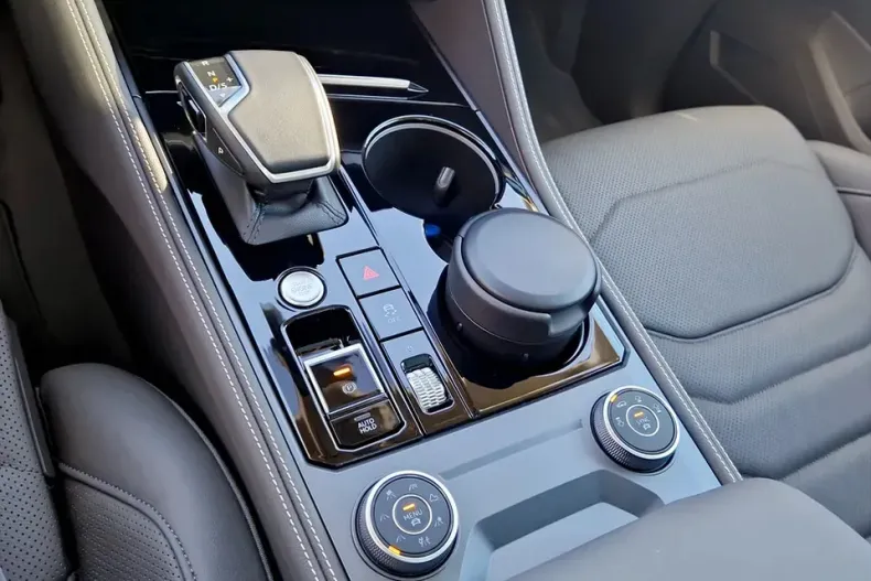 Volkswagen Touareg din 2025 cu 5.000 km - oferta VOL141443 - foto 19